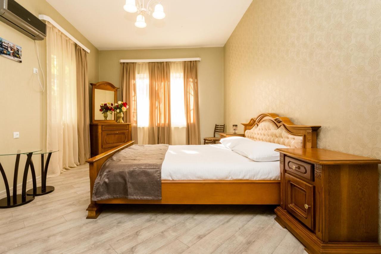 טביליסי Rustaveli Two Bedroom Apartment With 5 Star Location מראה חיצוני תמונה