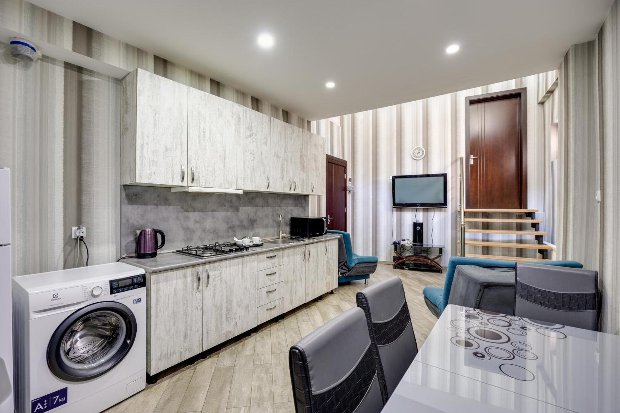 טביליסי Rustaveli Two Bedroom Apartment With 5 Star Location מראה חיצוני תמונה